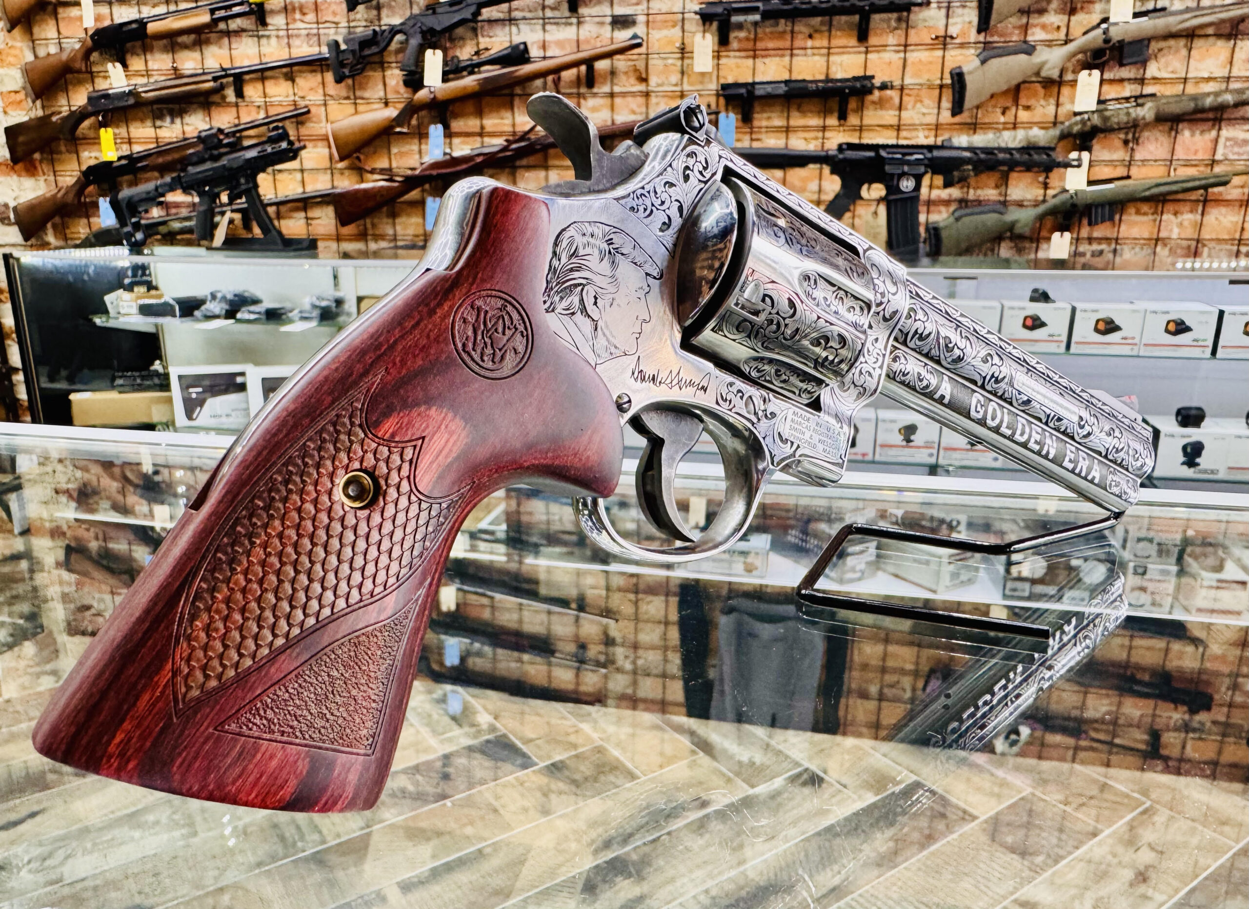 Smith & Wesson, 629 Deluxe, 44 Magnum, Trump Edition 45/47 Golden Era Deep Engraved - Image 4